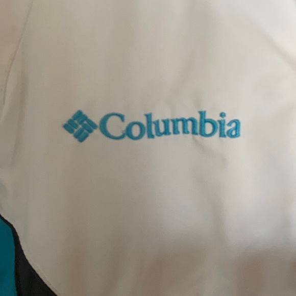 Woman’s Columbia Coat - Picture 3 of 7